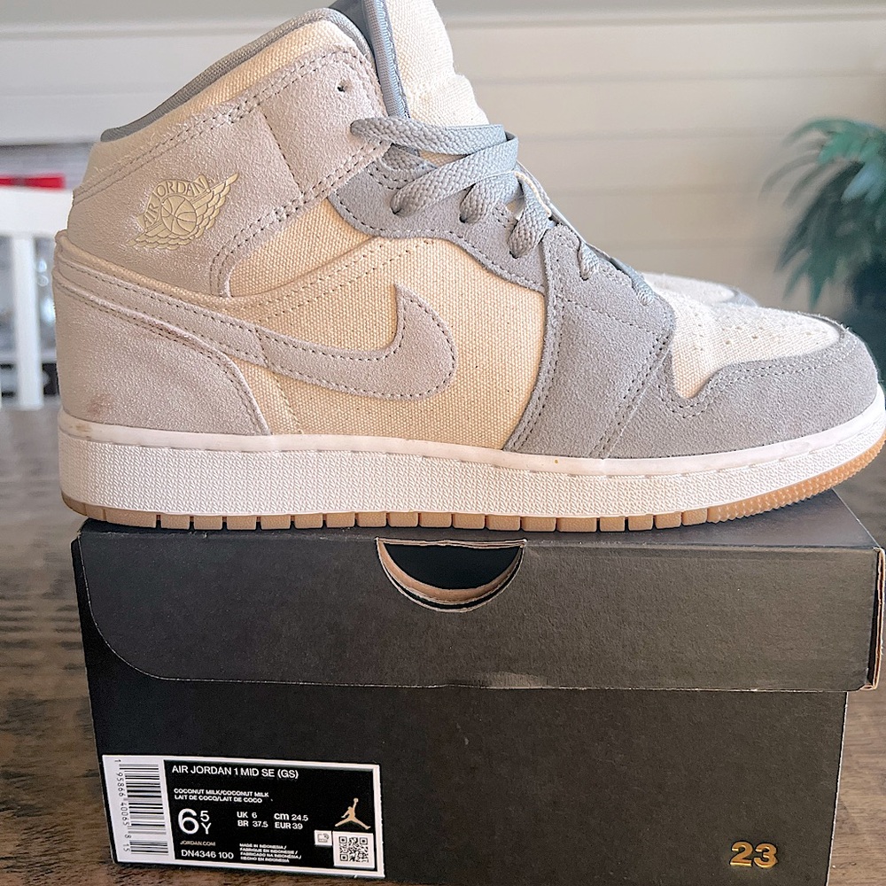 Jordan 1 Mid SE GS Coconut Milk Particle Grey size 5.5Y Women size 8 DN4346-100